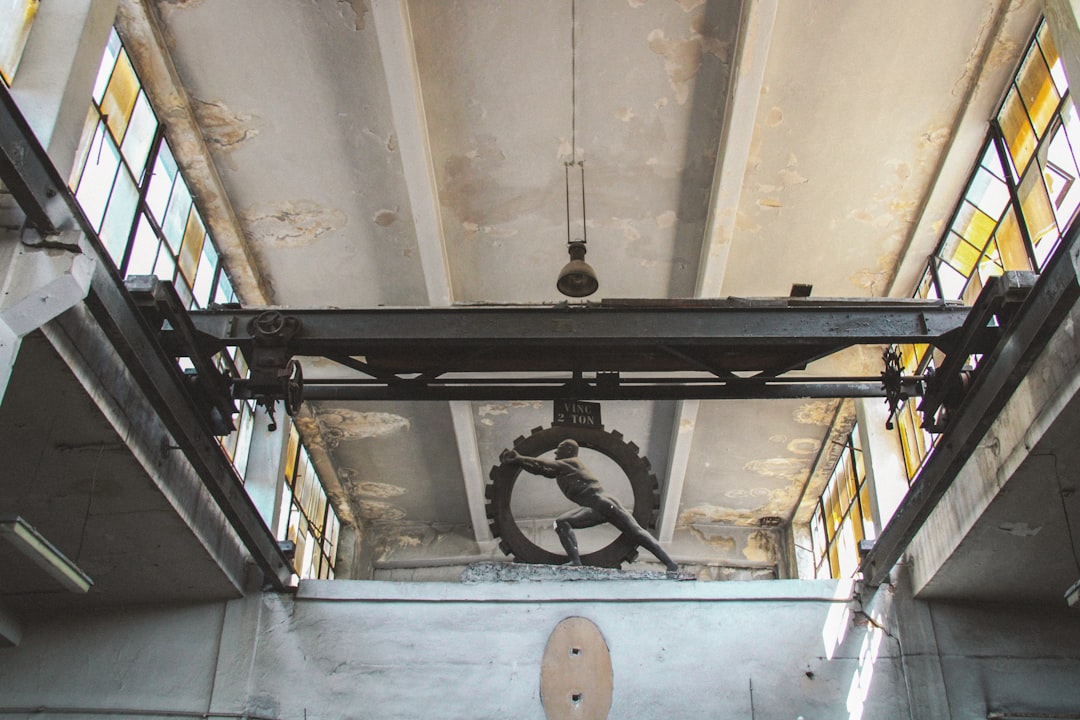 Rigging and Ceiling Suspension Points at European Exhibition Venues: Cost Comparison and Operational Realities