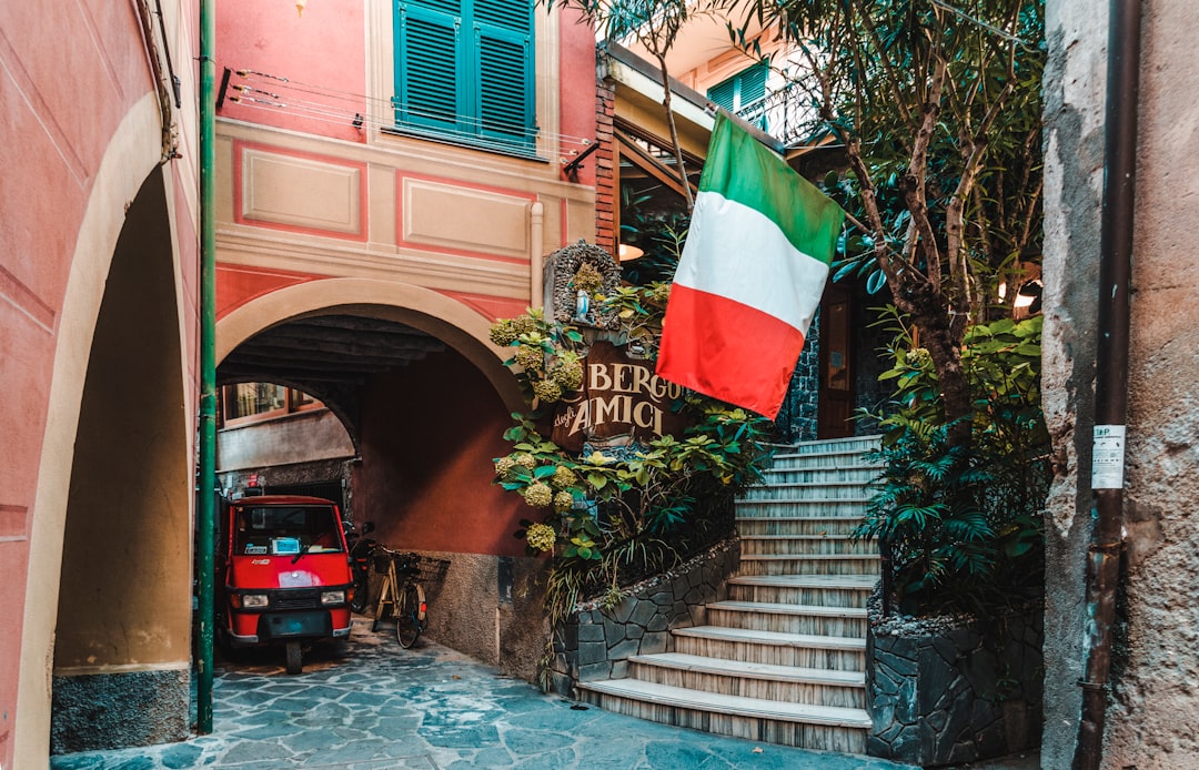 Italian Trade Fair Business Culture Handbook: Relationships, Hospitality, and Design Expectations